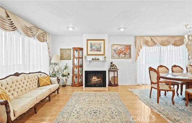 Los Angeles, CA 90049,11952 Darlington Avenue #6