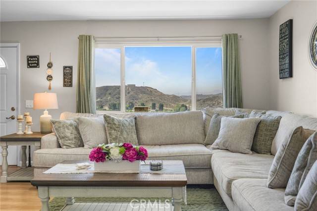 Saugus, CA 91350,22516 Paseo Terraza