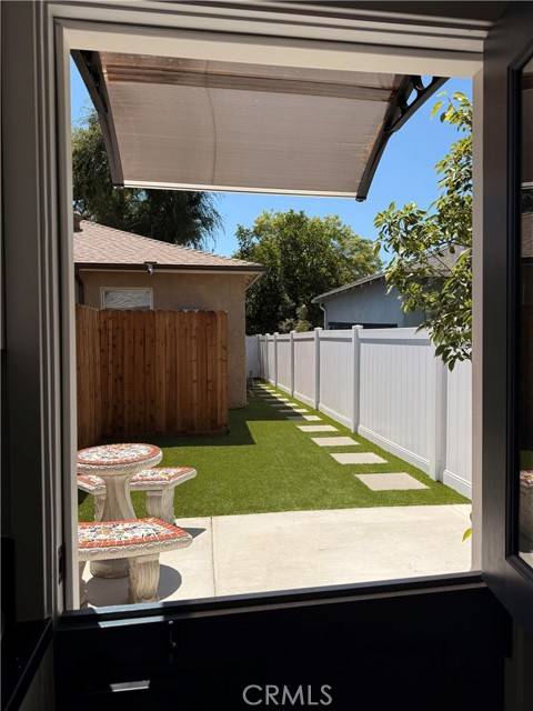 Northridge, CA 91324,8450 Aura