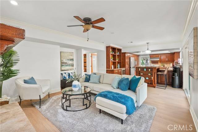 Woodland Hills, CA 91364,22550 Flamingo Street