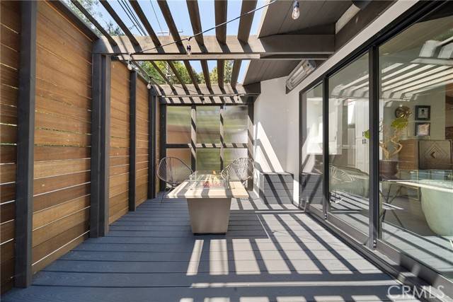 Los Angeles, CA 90046,2522 Zorada Drive