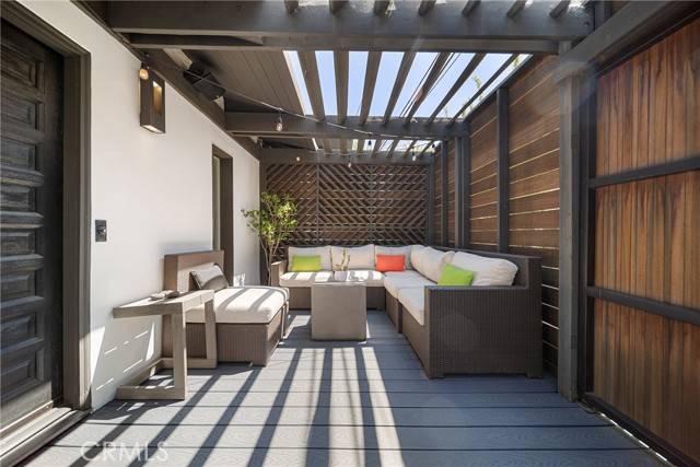 Los Angeles, CA 90046,2522 Zorada Drive