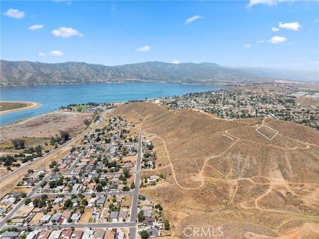 Lake Elsinore, CA 92532,1 Summit