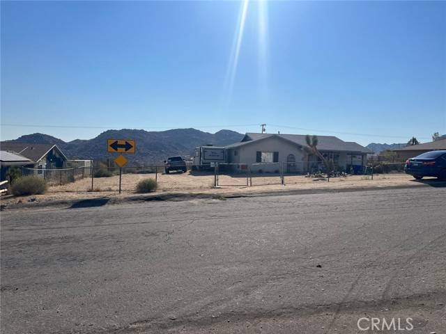 Joshua Tree, CA 92252,7537 Elwood Street