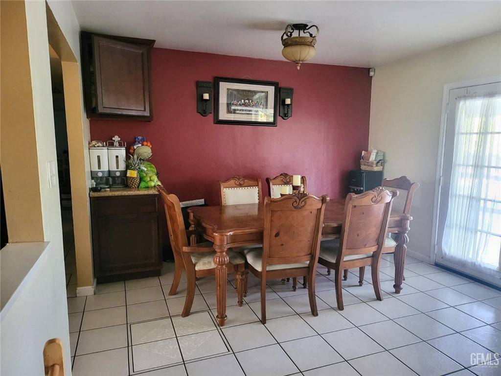 Bakersfield, CA 93309,3912 Cinnamon Court