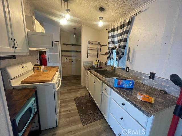 Hemet, CA 92543,530 W Devonshire #4