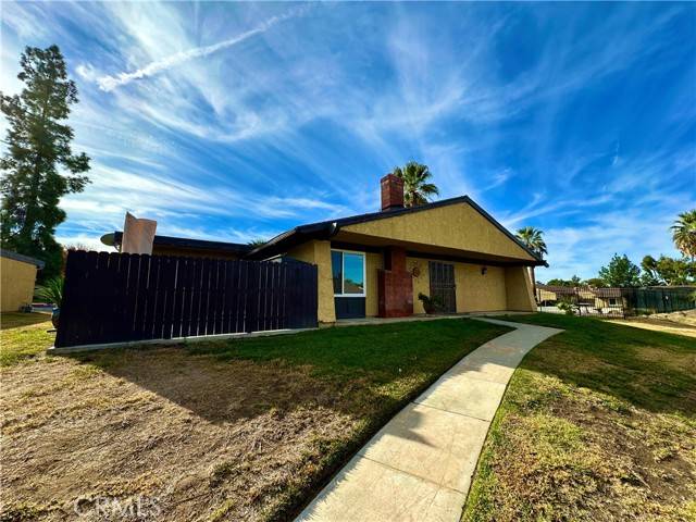 Hemet, CA 92543,416 E Thornton Avenue