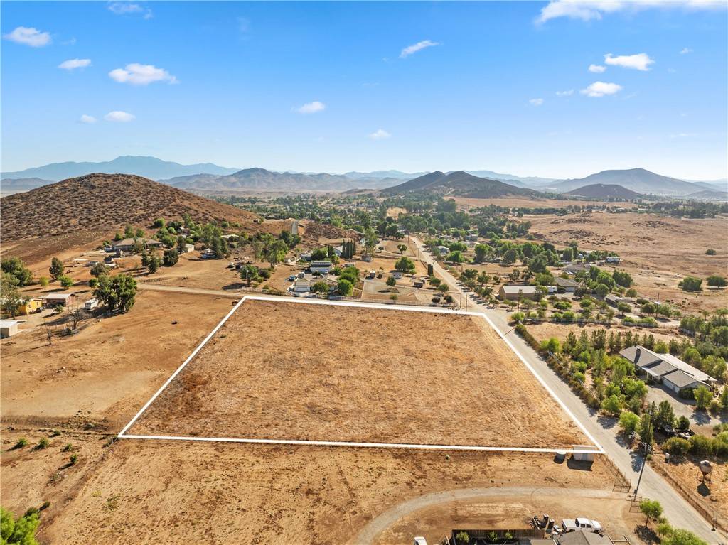 Menifee, CA 92584,0 Curzulla