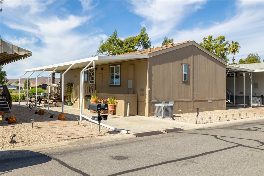 Hemet, CA 92545,5001 W Florida #211