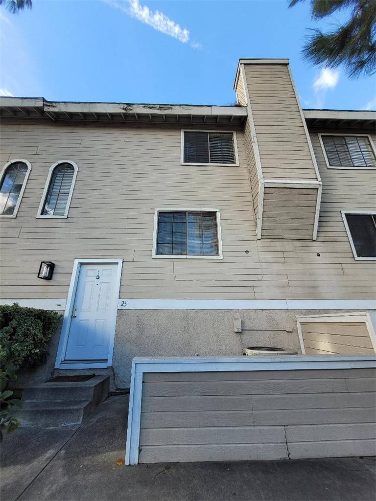 North Hills, CA 91343,8338 Woodley Place #25