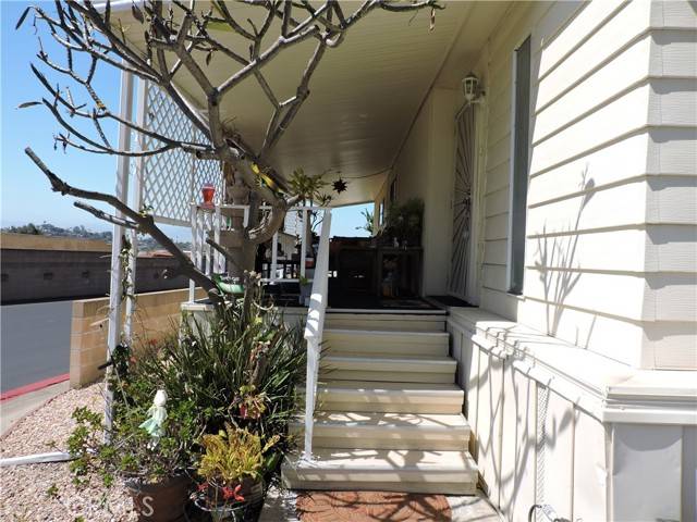 Vista, CA 92084,1506 Oak Drive #34