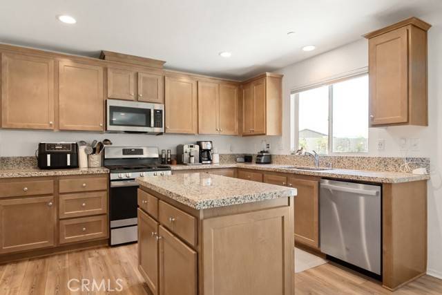 Lake Elsinore, CA 92532,24060 Raptor Way