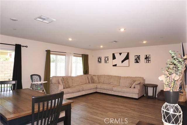 Hemet, CA 92543,1322 Division Court