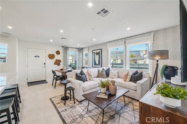 Fontana, CA 92336,16163 Lumia Way