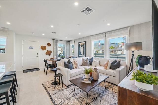 Fontana, CA 92336,16163 Lumia Way