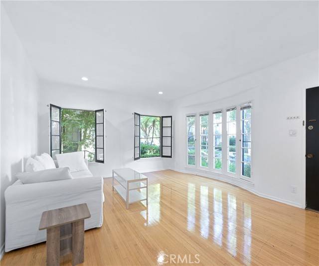 Beverly Hills, CA 90212,149 South Crescent Drive Apt A