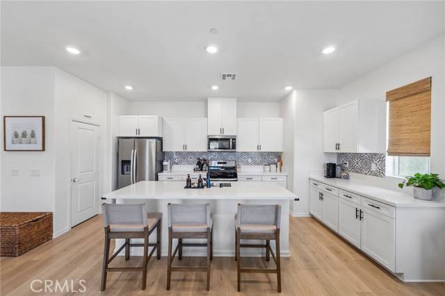Vista, CA 92081,1060 Kendale Way