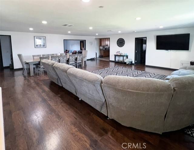 Compton, CA 90220,1019 W Arbutus Street