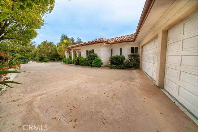 Escondido, CA 92026,28366 Crooked Oak Lane