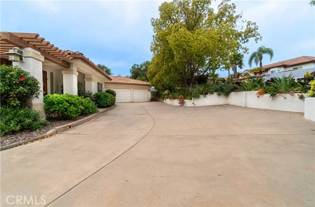 Escondido, CA 92026,28366 Crooked Oak Lane