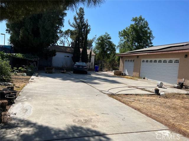 Fontana, CA 92335,8636 Cypress Avenue