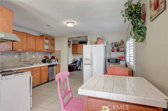 Los Angeles, CA 90003,331 W 92nd Street