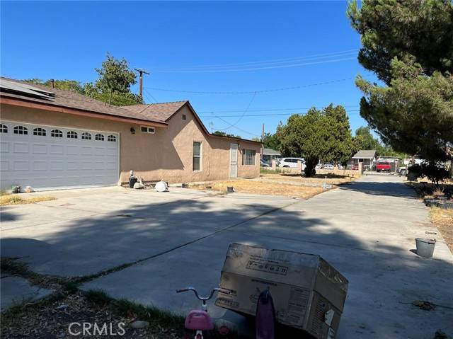 Fontana, CA 92335,8636 Cypress Avenue