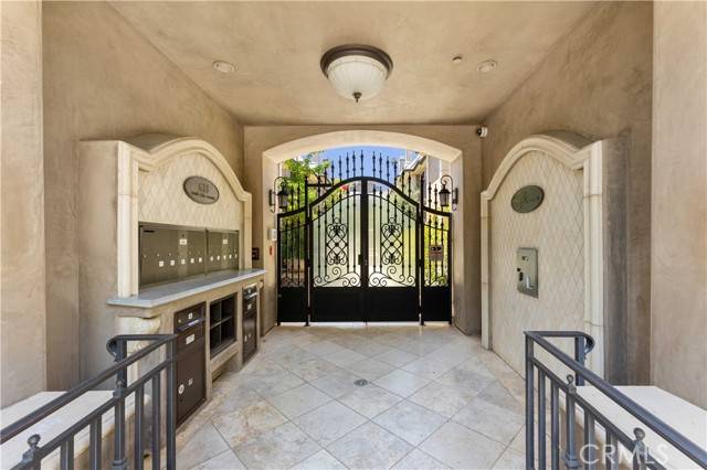Pasadena, CA 91106,633 S Lake Avenue #5