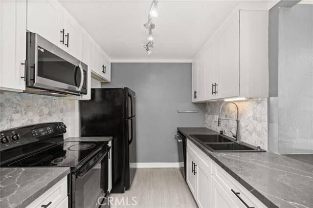 Playa Del Rey, CA 90293,8640 Gulana Avenue #J1009