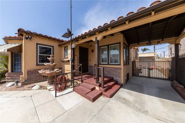 Los Angeles, CA 90044,1127 W 81st Place