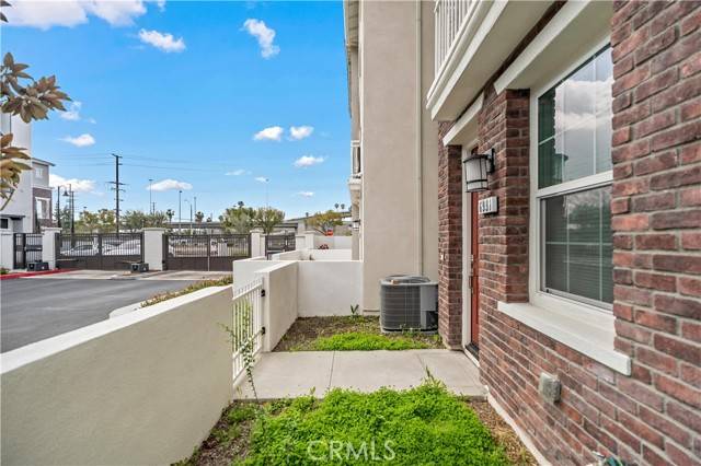Buena Park, CA 90621,6991 Cottonwood Lane