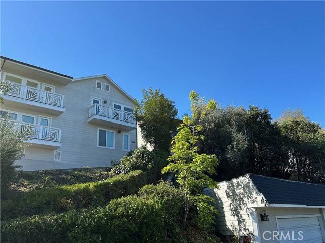 Los Angeles, CA 90068,3907 Fredonia Drive