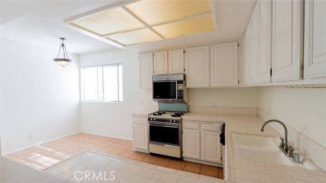 Van Nuys, CA 91405,7311 Kester Avenue #11