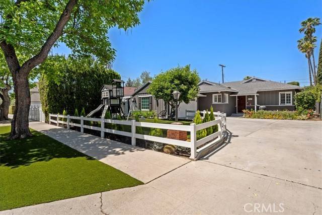 Lake Balboa, CA 91406,6421 Gaviota Avenue