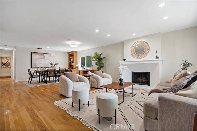Beverly Hills, CA 90211,124 N Le Doux Road