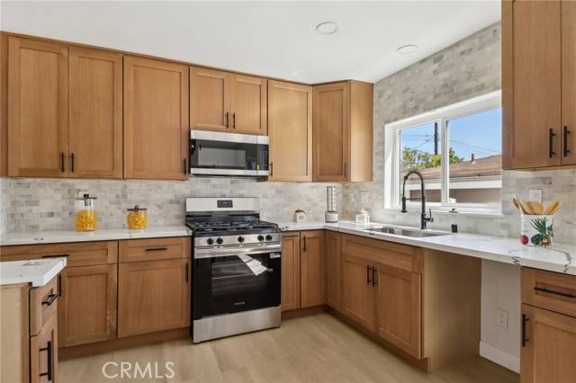 Pacoima, CA 91331,12548 Terra Bella Street