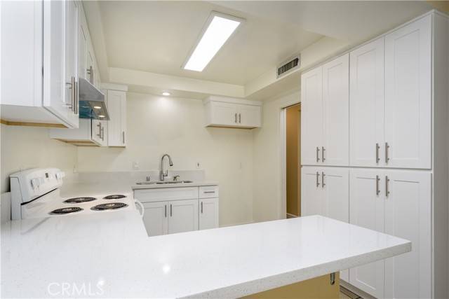 Tustin, CA 92780,1881 Mitchell Avenue #8