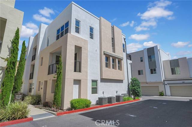 Irvine, CA 92618,208 Harringay