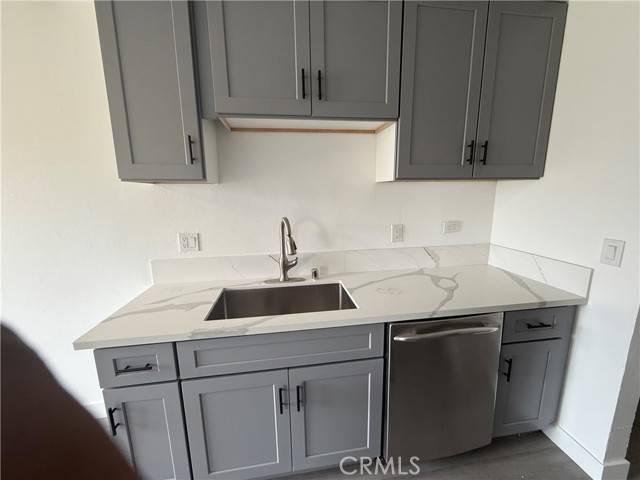 Orange, CA 92868,700 W La Veta Avenue #4