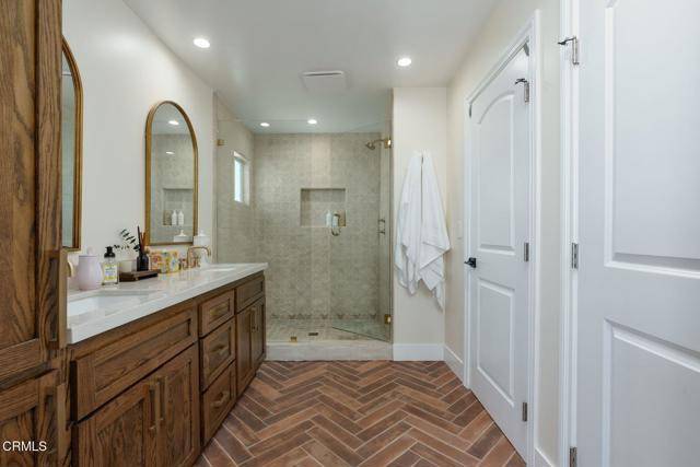 Ventura, CA 93003,707 Alverstone Avenue