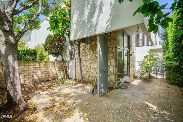 Burbank, CA 91505,4213 Sarah Street #22