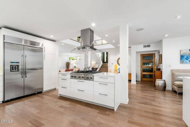 Westlake Village, CA 91362,736 N Valley Drive