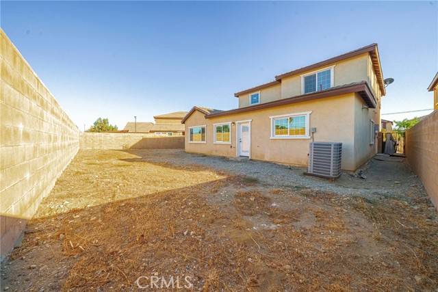 Fontana, CA 92335,15718 Dianthus Avenue