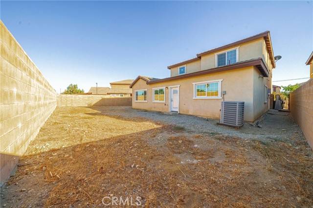 Fontana, CA 92335,15718 Dianthus Avenue