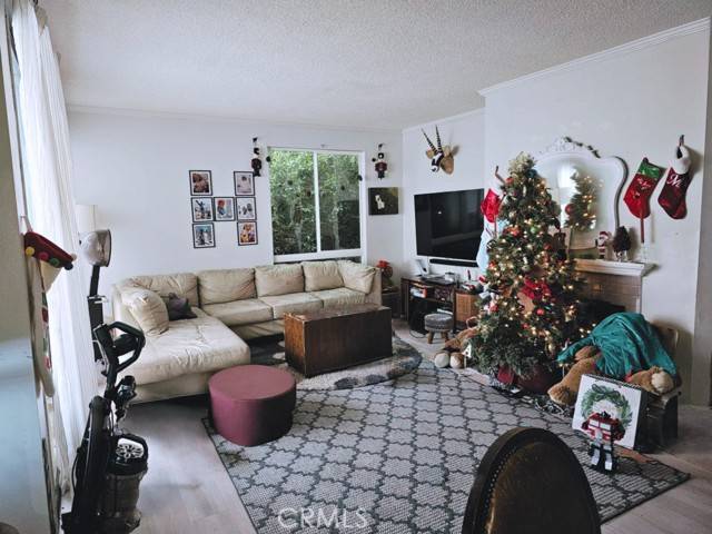 Toluca Lake, CA 91602,10861 Moorpark Street #203