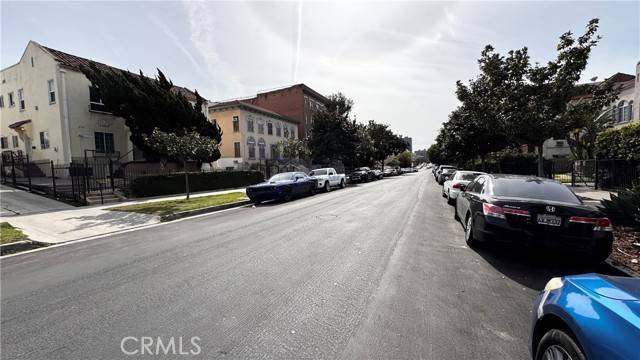 Los Angeles, CA 90004,212 S Berendo Street