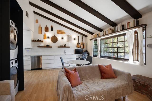 Valley Village, CA 91607,4633 Ben Avenue #2