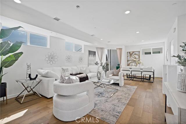 Los Angeles, CA 90038,1242 Gordon Street