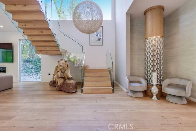 Los Angeles, CA 90038,737 N Cherokee Avenue