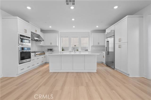 Irvine, CA 92618,90 CHORUS